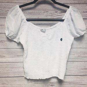 Hollister Tops - Girls on or Off The Shoulder Crop Top in White Hollister Tops - Girls on or Off The Shoulder Crop Top in White